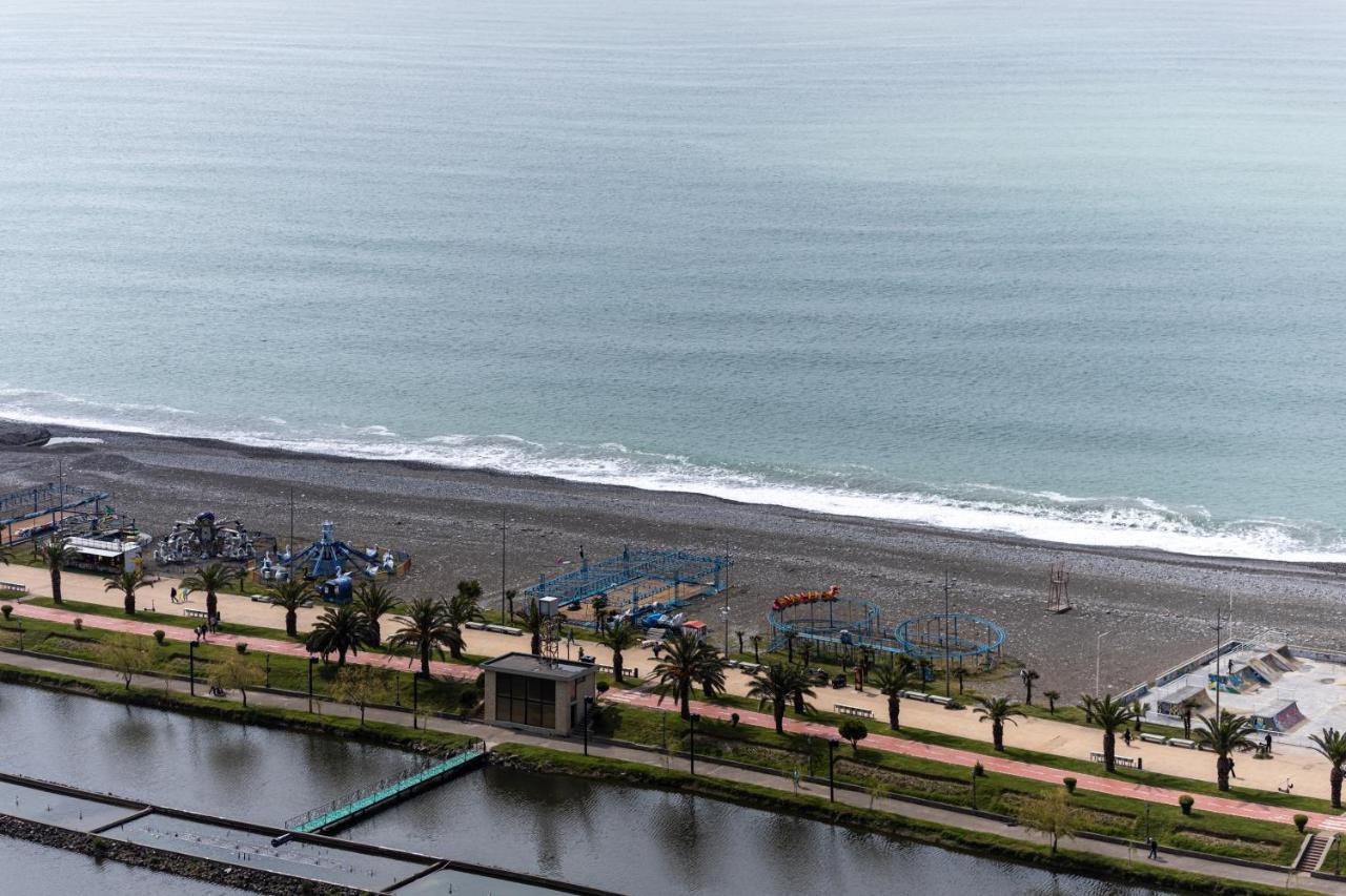 Sea Breeze In Batumi Exterior foto